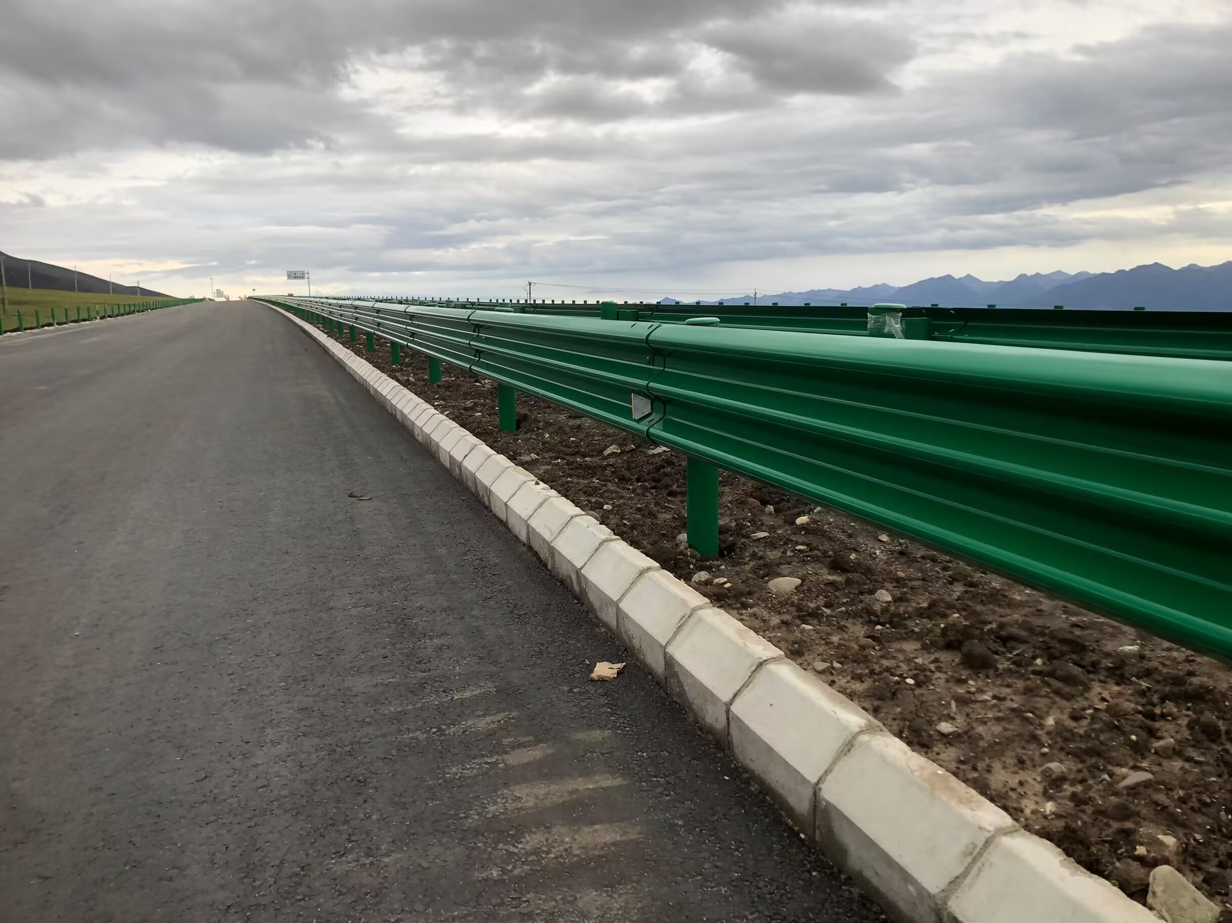 剑阁县乡村公路波形护栏热镀锌喷塑波形护栏 - 推荐